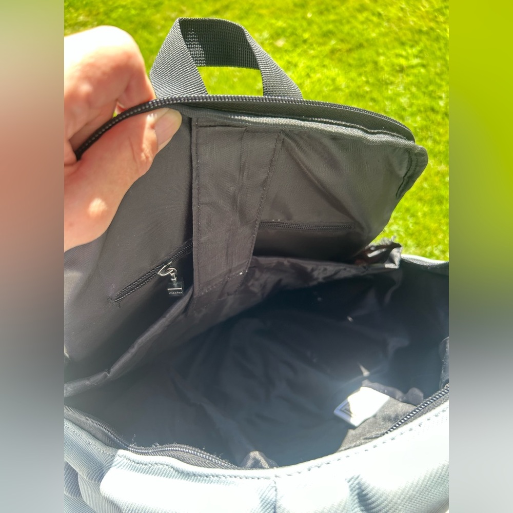 Gray 3D backpack - Picture 3 of 3